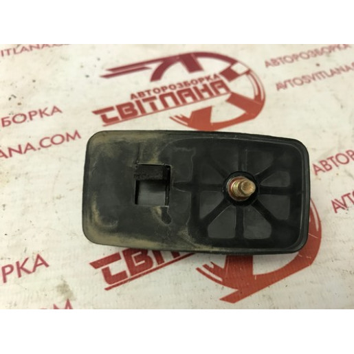 Кронштейн заднего стеклоочистителя Kia Sorento 2002-2009 988503E000